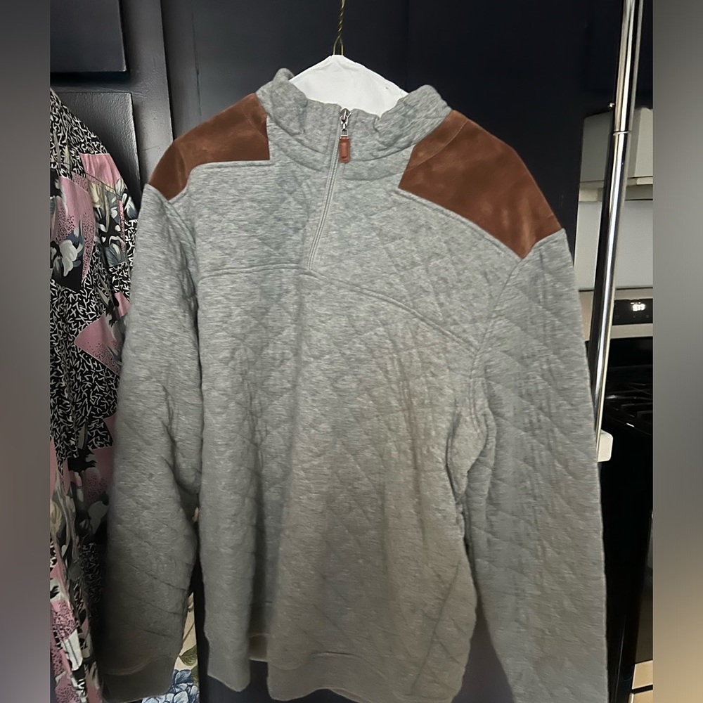 Vineyard Vines quilted quarter-zip. size L